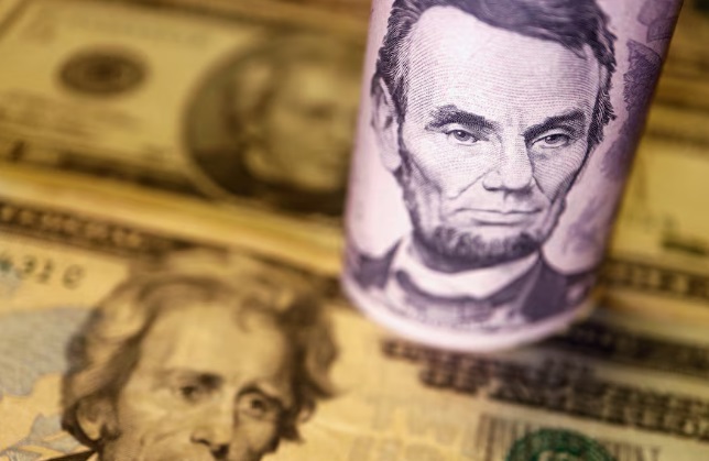 Dólar Se Fortalece com Aumento da Tensão no Oriente Médio